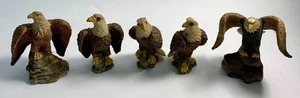 Vintage Konvolut 5 Miniatur Gips ?? Weißkopfseeadler Flügel ausgebreitete Figur Figur Deko - Bild 1 von 9