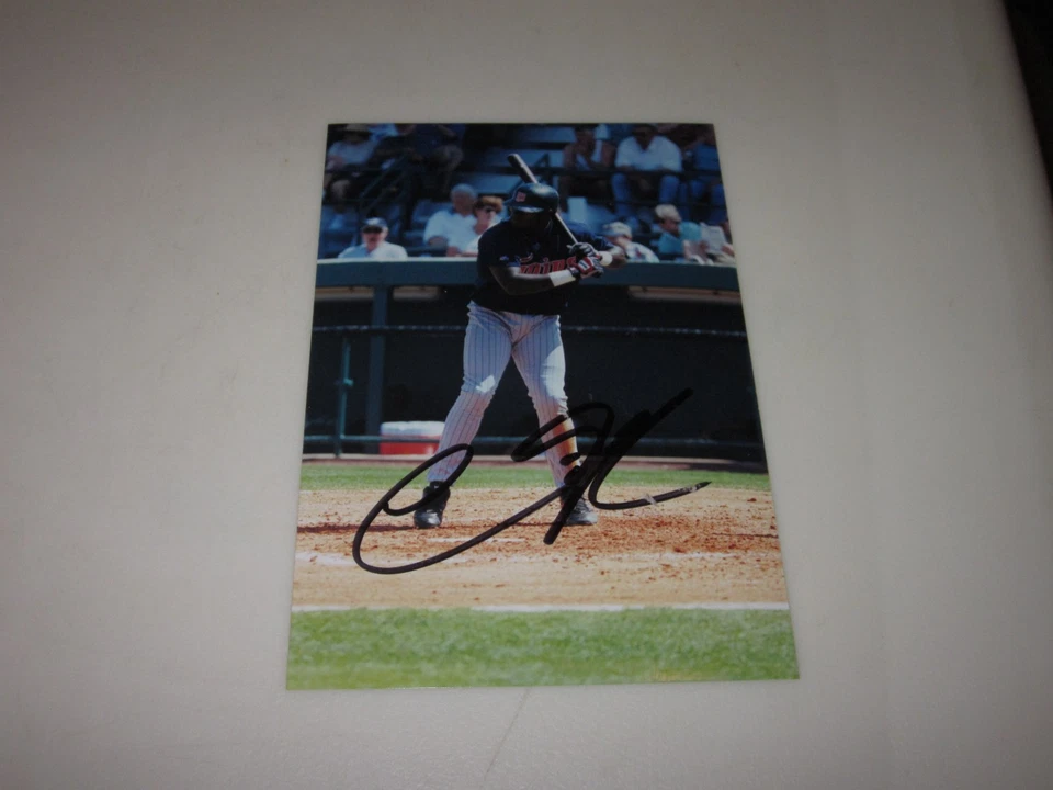 FOTO 4X6 #4 AUTOGRAFIADA DE LOS GEMELOS DE Minnesota de Cristian Guzmán Foto 1 de 1