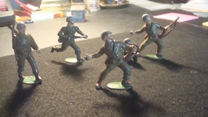 (5) Vintage - LEAD - Cast - TOY SOLDIERS - Made in England - Picture 1 of 6