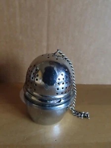 Gewürzei Teeei Tee-Ei Teesieb Metall mit Schale mit einer Kette verbunden - Bild 1 von 6