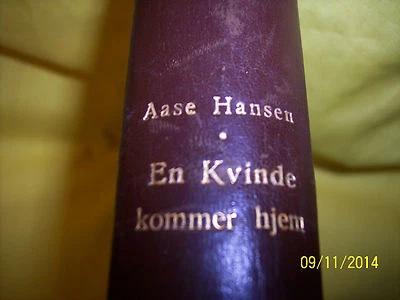 * VINTAGE DANISH BOOK TITLED "EN KVINDE KOMMER HJEM" BY AASE HANSEN 1937 - Image 1 of 4