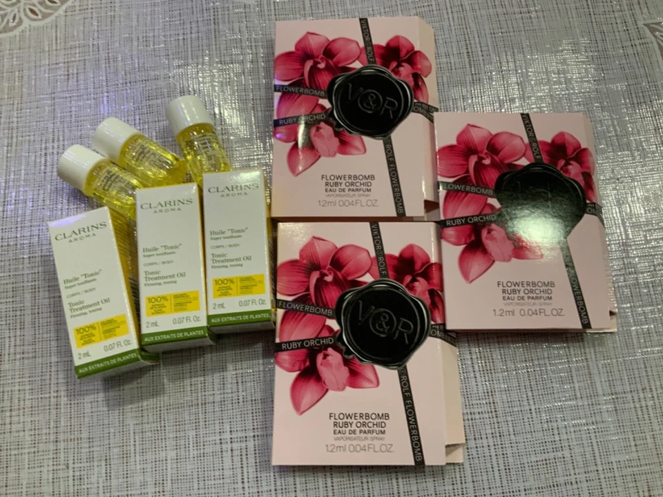 3 X Aceite de Tratamiento Tónico Aroma Clarins 2 ml/e + 3 Flor Bomb Rubí Orquídea EDP 1,2 ml Foto 1 de 1