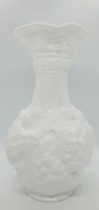 Vintage Imperial weiß Milchglas Glas Vase Loganberry Traubenmuster 10" hoch - Bild 1 von 10