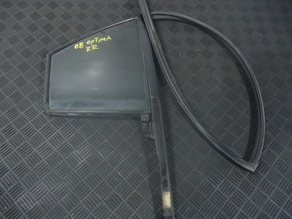 Kia Optima LX 2008 sedán 2,4 L puerta trasera derecha ventilación vidrio Foto 1 de 4