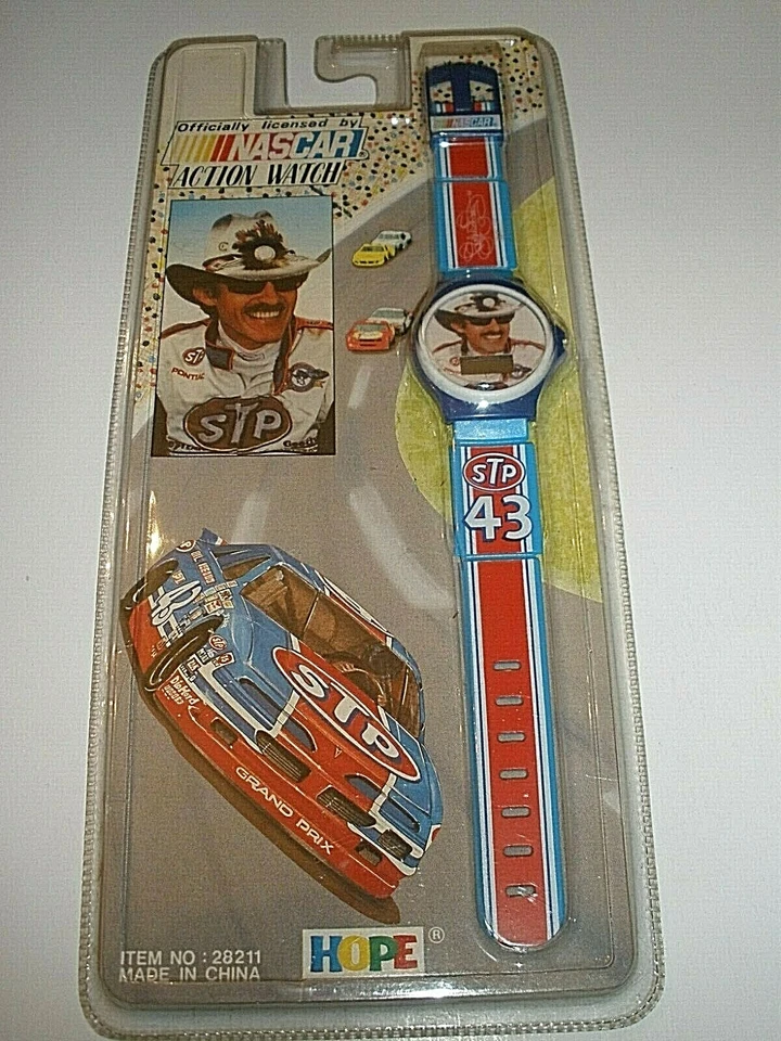 Vintage 1992 Richard Petty STP 43 Action NASCAR Fan