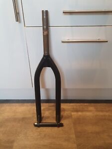 Identiti Rebate Jump Forks With New Bolted Axle 200mm steerer