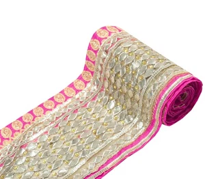 Cinta de encaje con borde de sari de pañuelo vintage de Sushila Gotta Patti - Imagen 1 de 6