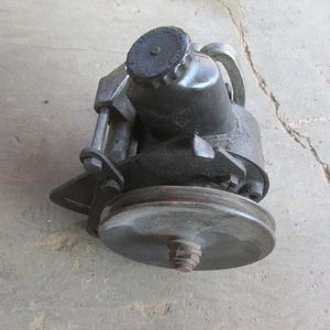 PONTIAC FIREBIRD GTO LEMANS V8 POWER STEERING PUMP ASSEMBLY & PULLEY 9711401 - Picture 1 of 3