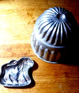 Vintage Antique TIN Pudding Mold and Lion Butter Mold for Decor only - Picture 1 of 4