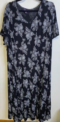 ROAMAN'S Plus 26/28 Black White Floral Flutter Short Sleeve Crinkle Vneck Dress - Image 1 of 4