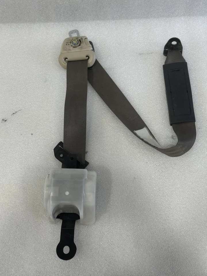 CINTURÓN DE SEGURIDAD DELANTERO MITSUBISHI MONTERO SPORT 1997 1998 1999 PASAJERO DERECHO BRONCEADO Foto 1 de 4