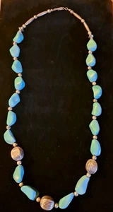 Große Perlen Faux Türkis Halskette mit silberfarbenen Abstandshaltern - Bild 1 von 4