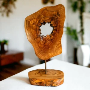 Einzigartige handgefertigte Olivenholz Skulptur: Moderne abstrakte Schreibtischkunst, Natur Offizier - Bild 1 von 6