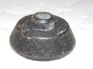 SAAB 900 classic  FRONT SHOCK ABSORBER BUSHE TOP  -     ALL MODELS - Picture 1 of 2