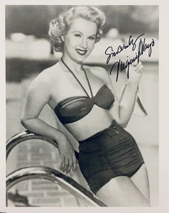 Traje de baño Virginia Mayo retrato autografiado/firmado foto 8x10 - certificado JSA AP67509 - Imagen 1 de 3