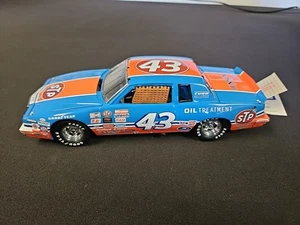 1984 Richard Petty #43 Pontiac Grand Prix 200 Wins Franklin Mint 1:24 - Picture 1 of 7