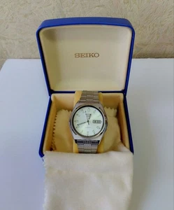 Reloj Automático Analógico SEIKO 5 Plateado Unisex Clásico Casi Como Nuevo Desgaste Ligero - Imagen 1 de 7