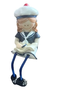 Regalsitter - Mädchen im Matrosenanzug mit Lupe und Karte 8 Zoll - Bild 1 von 5