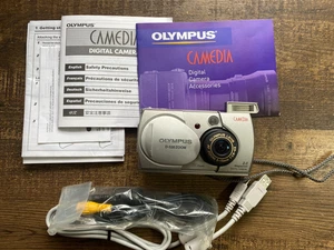 Olympus Camedia D-520 Zoom 2.0MP Digital Camera w/ 128MB Smart Media Card Tested - Picture 1 of 8