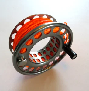 CARRETE DE PESCA CON MOSCA VINTAGE CON LÍNEA - HERMOSO ESTADO - Imagen 1 de 5