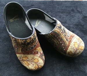 DANSKO Closed Heel Clog Shoes womens Size 36 Synthetic Tapestry Upper  - Picture 1 of 13