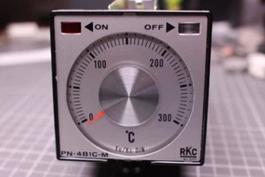 Regolatore di temperatura RKC PN-4B1C-M 0-300°C FE/KO - Foto 1 di 2