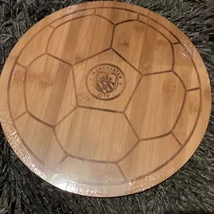 BNIB New MCFC Manchester City FC Bamboo Football Serving Board - Picture 1 of 4