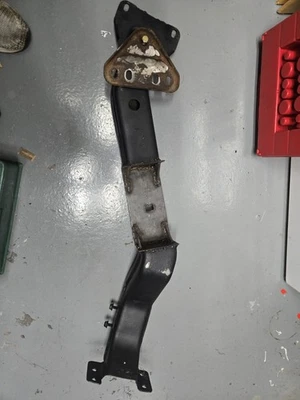 96-03 Chevrolet S10 Pickup 2.2L 4x2 Transmission Crossmember OEM 15148801 - Image 1 of 3