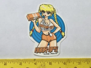 CAMISA DE COLECCIÓN HOOTERS SEXY HOOTERS CHICA BIG BOOBS RACK NUEVO DE LOTE ANTIGUO CHAQUETA DE PATINETA PEGATINA - Imagen 1 de 1