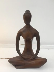 Sitting Lady Fugurine. 21 cm. Brown. Contemporary - Picture 1 of 8