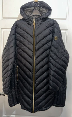 JAQUETA ACOLCHOADA LONGA MICHAEL KORS PRETA 2X ULTRA LEVE ~ PREENCHÍVEL COM ENCHIMENTO - Imagem 1 de 4
