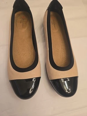 Mocasines Clarks Unstructured negros charol y crema para mujer 7,5 Foto 1 de 4