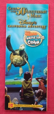 DCA Find Nemo Turtle Talk 2005 con mapa guía del 50 aniversario de Crush Disneyland Foto 1 de 3