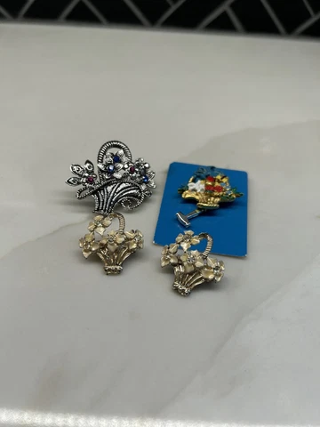 Vintage Metal Basket Jewelry - 4 Brooches Cover