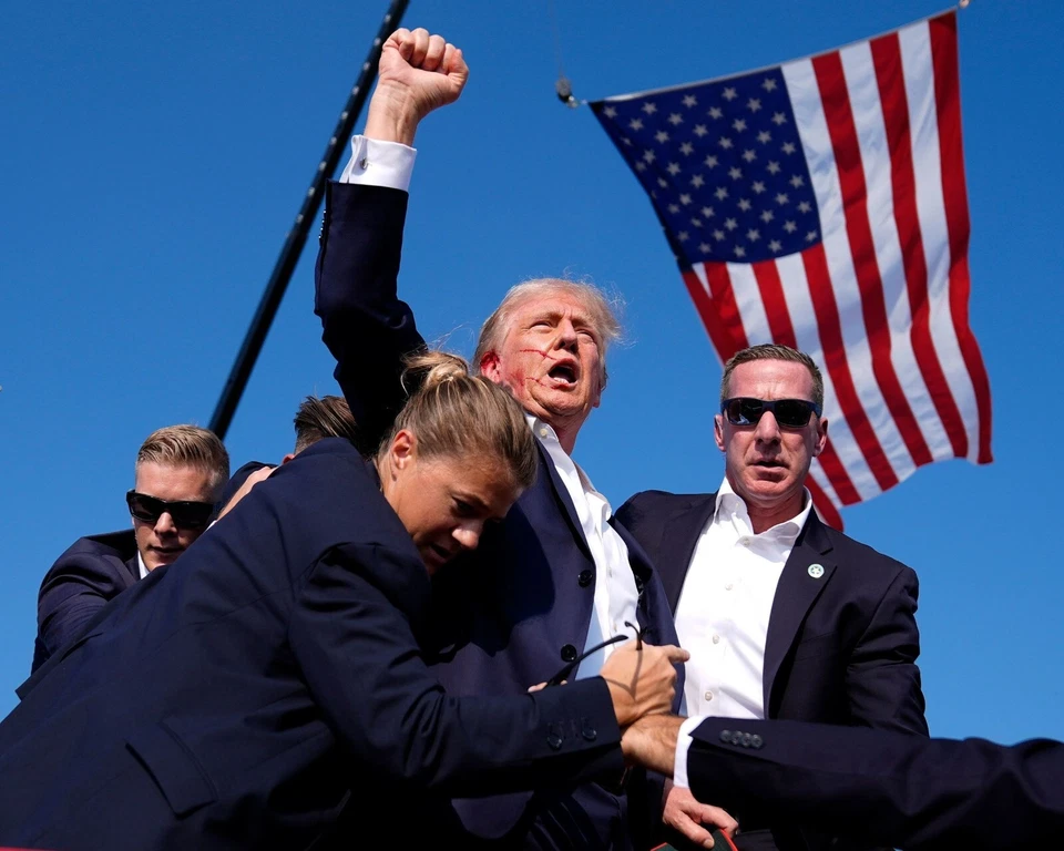 Foto del presidente de los Estados Unidos Donald Trump después de filmar 8x10 Foto 1 de 1