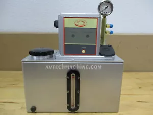 Bomba de lubricación MFE-502FWB-T4A Yeong Dien tanque de 4L 220V - Imagen 1 de 4