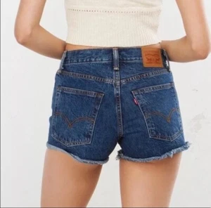 Levis Jeans Short White Oak Cone Dark Denim Wash Cutoffs Cheeky Damen 27 - Bild 1 von 14