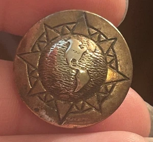 Antique Vintage Metal Picture Button Earth Sun The Americas Medium - Picture 1 of 4
