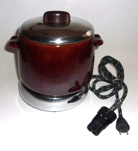 Vtg West Bend 2 Qt Bean Pot #3295 Complete with Working Base - Picture 1 of 1