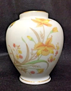 Vintage JGI Shaddy MINO Porcelain 4.5" Vase/Jar NO LID!! Daffodils Butterfly - Picture 1 of 11