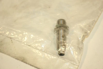 Allen Bradley Inductive Proximity Sensor 871TM-DH5NP18-D4 - Image 1 of 2