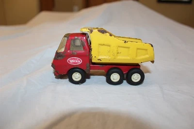 Baúl de volteo Tonka pequeño vintage rojo/amarillo Foto 1 de 4