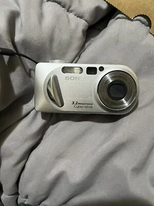 Sony Cyber-shot DSC-P8 3.2MP Digital Camera - Silver W Battery (NO CHARGER) - Picture 1 of 6