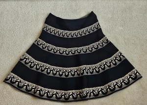 BCBGMaxAzria Alisse Knit Flare Mini Skirt Women Sz S Black/Beige Chevron Stretch - Picture 1 of 12