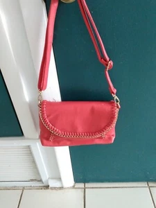 CHARMING CHARLIE'S VERSATILE RED LEATHER HANDBAG W/STRAPS, SNAPS AND ZIPPERS.... - Picture 1 of 11