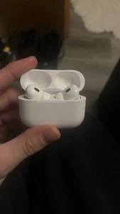 Apple AirPods Pro 2nd Generation with MagSafe Wireless Charging Case - White - Photo 1 sur 3