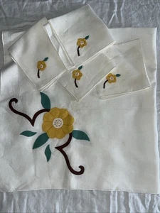 VTG Table Cloth & 4 Napkins Floral Appliqué Embroidery Bonus Extra Table Cloth - Picture 1 of 3