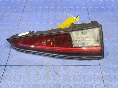 Conjunto de luz trasera inferior izquierda lado del conductor Toyota Prius 16-18 OEM 8159147020 Foto 1 de 4