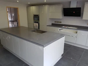 J Groove Handleless Pavilion Kitchen Doors & Drawers From Pyramid Granite - Picture 1 of 12