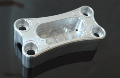 MGM-Bikes CNC Lenker Klemmplatte alu natur ohne Motogadget Tacho/Kontrollleuchte - Bild 1 von 4